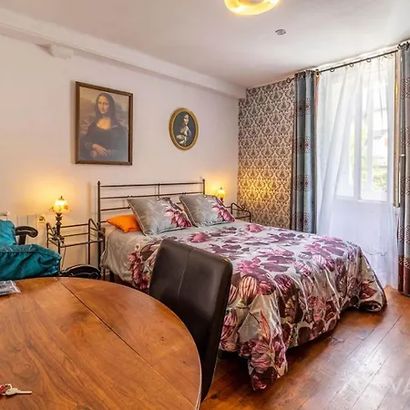 Maison Bergoun Bed & Breakfast 3*