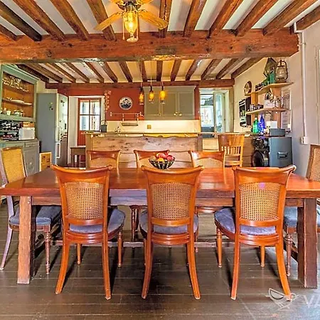 לינה וארוחת בוקר Maison Bergoun 3*