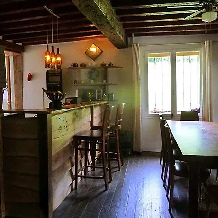 לינה וארוחת בוקר Maison Bergoun 3*
