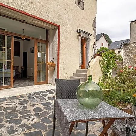 לינה וארוחת בוקר Maison Bergoun 3*
