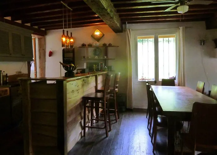 Maison Bergoun Bed & Breakfast 3*